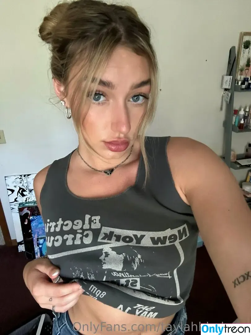taylahhbabyyy nude photo #0088 (tay / tayyyrobin)