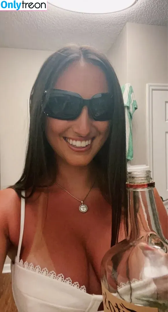 Taylor Alessi nude photo #0006 (alessibaby / tayloralessii)