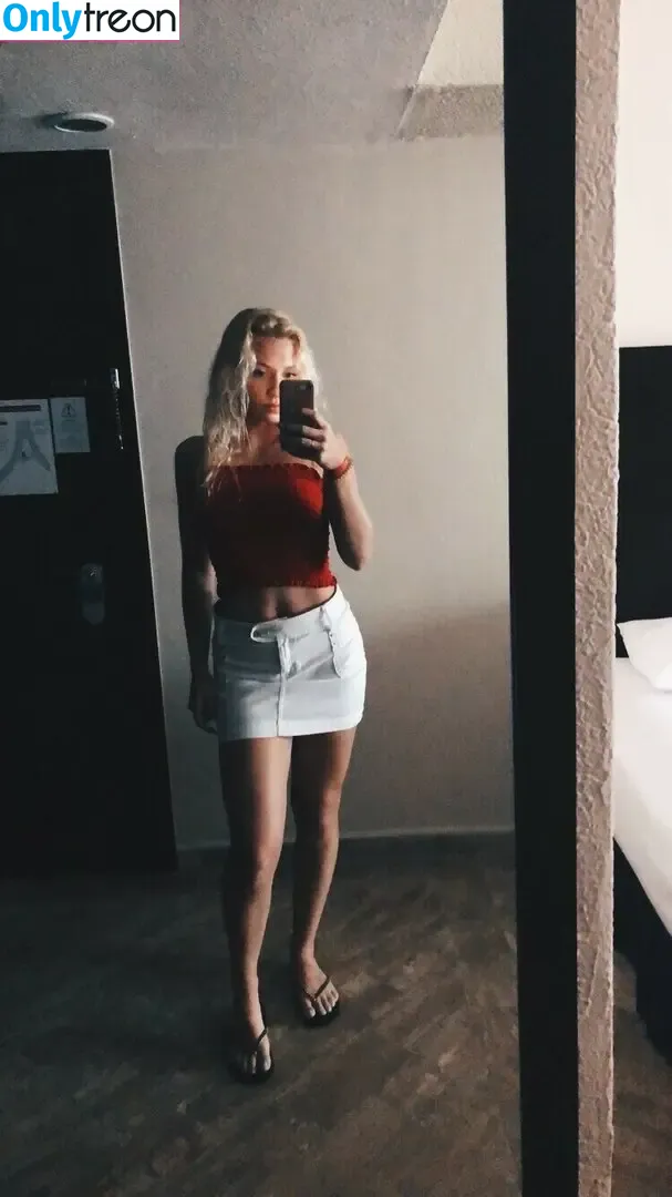 taylor.ferigo nude photo #0030 (taylor.ferigo)