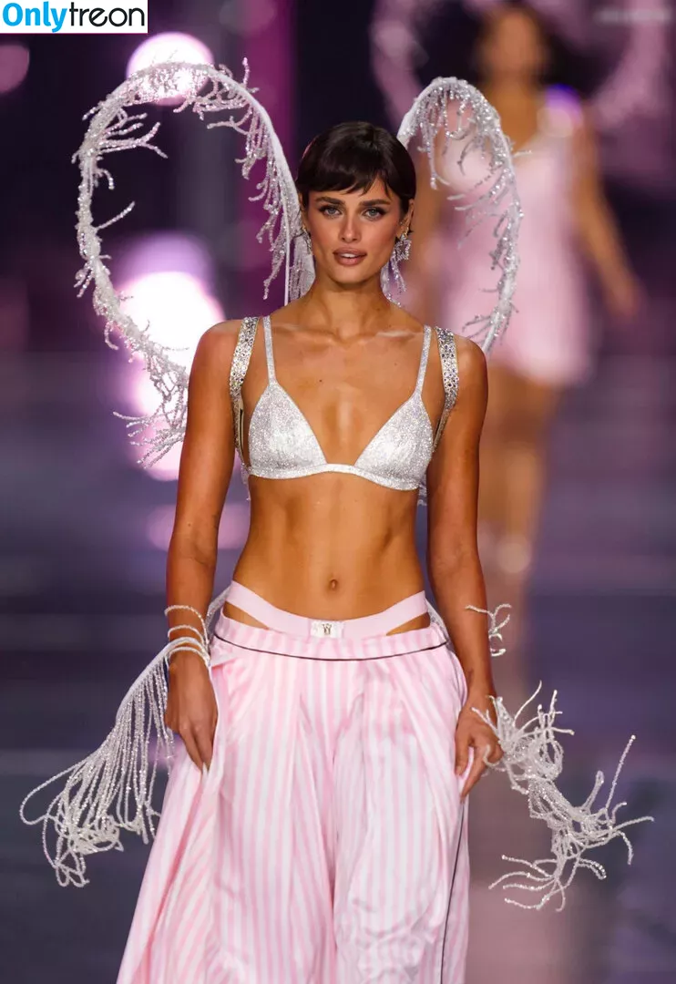 Taylor Marie Hill nude photo #0135 (taylerhillss / taylor_hill)