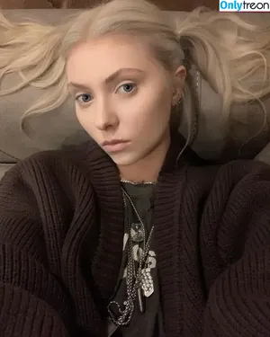 Taylor Momsen / aryelsoul / taylormomsen nude photo #0015