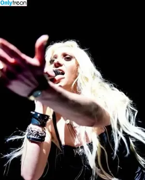 Taylor Momsen / aryelsoul / taylormomsen nude photo #0029