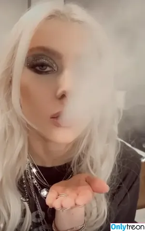 Taylor Momsen / aryelsoul / taylormomsen nude photo #0050