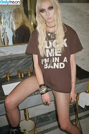 Taylor Momsen / aryelsoul / taylormomsen nude photo #0142