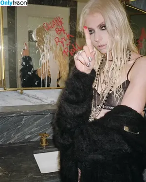 Taylor Momsen / aryelsoul / taylormomsen nude photo #0157