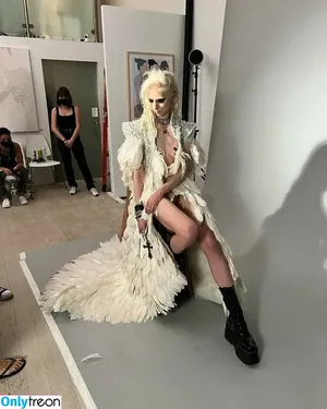 Taylor Momsen / aryelsoul / taylormomsen nude photo #0162
