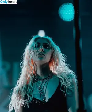 Taylor Momsen / aryelsoul / taylormomsen nude photo #0184