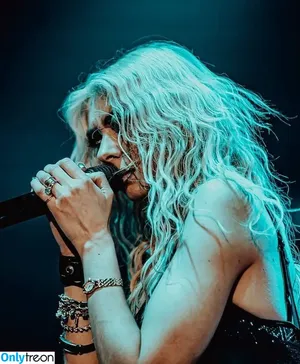 Taylor Momsen / aryelsoul / taylormomsen nude photo #0188