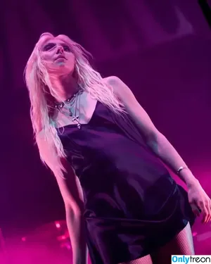 Taylor Momsen / aryelsoul / taylormomsen nude photo #0195