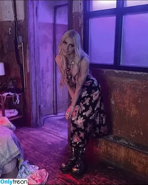 Taylor Momsen / aryelsoul / taylormomsen nude photo #0206