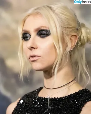 Taylor Momsen / aryelsoul / taylormomsen nude photo #0214
