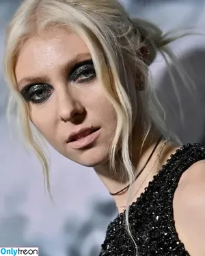 Taylor Momsen / aryelsoul / taylormomsen nude photo #0216