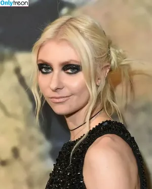 Taylor Momsen / aryelsoul / taylormomsen nude photo #0217