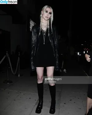 Taylor Momsen / aryelsoul / taylormomsen nude photo #0222
