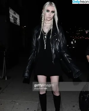 Taylor Momsen / aryelsoul / taylormomsen nude photo #0228