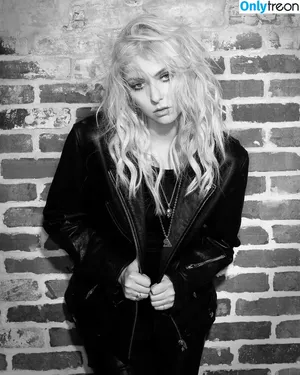 Taylor Momsen / aryelsoul / taylormomsen nude photo #0233