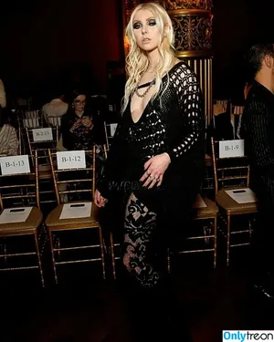 Taylor Momsen / aryelsoul / taylormomsen nude photo #0316