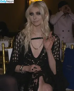 Taylor Momsen / aryelsoul / taylormomsen nude photo #0326