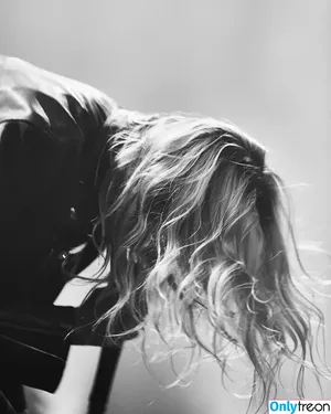 Taylor Momsen / aryelsoul / taylormomsen nude photo #0332