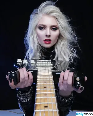 Taylor Momsen / aryelsoul / taylormomsen nude photo #0335