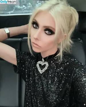 Taylor Momsen / aryelsoul / taylormomsen nude photo #0452