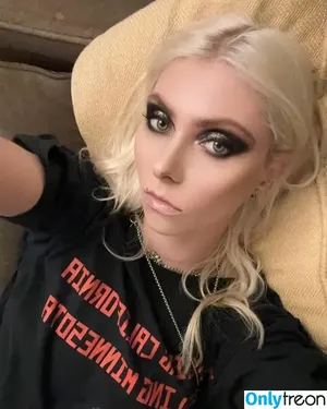Taylor Momsen / aryelsoul / taylormomsen nude photo #0475