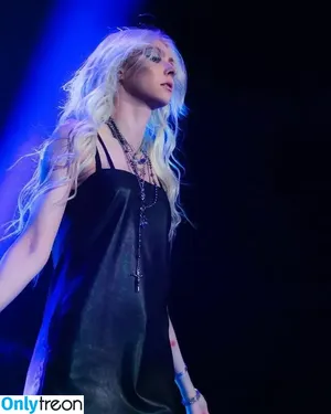 Taylor Momsen / aryelsoul / taylormomsen nude photo #0487