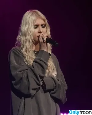 Taylor Momsen / aryelsoul / taylormomsen nude photo #0492