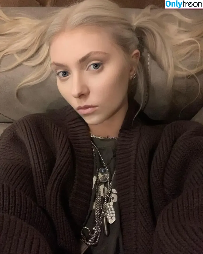 Taylor Momsen nude photo #0015 (aryelsoul / taylormomsen)