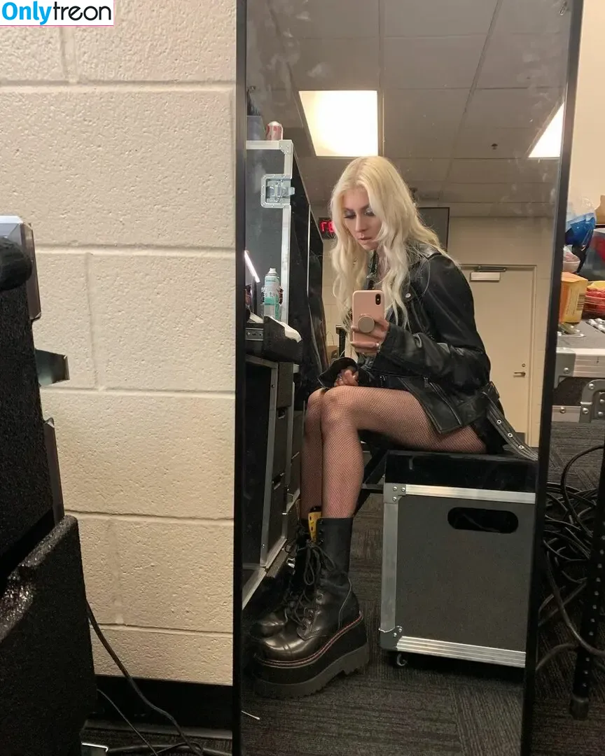 Taylor Momsen nude photo #0058 (aryelsoul / taylormomsen)