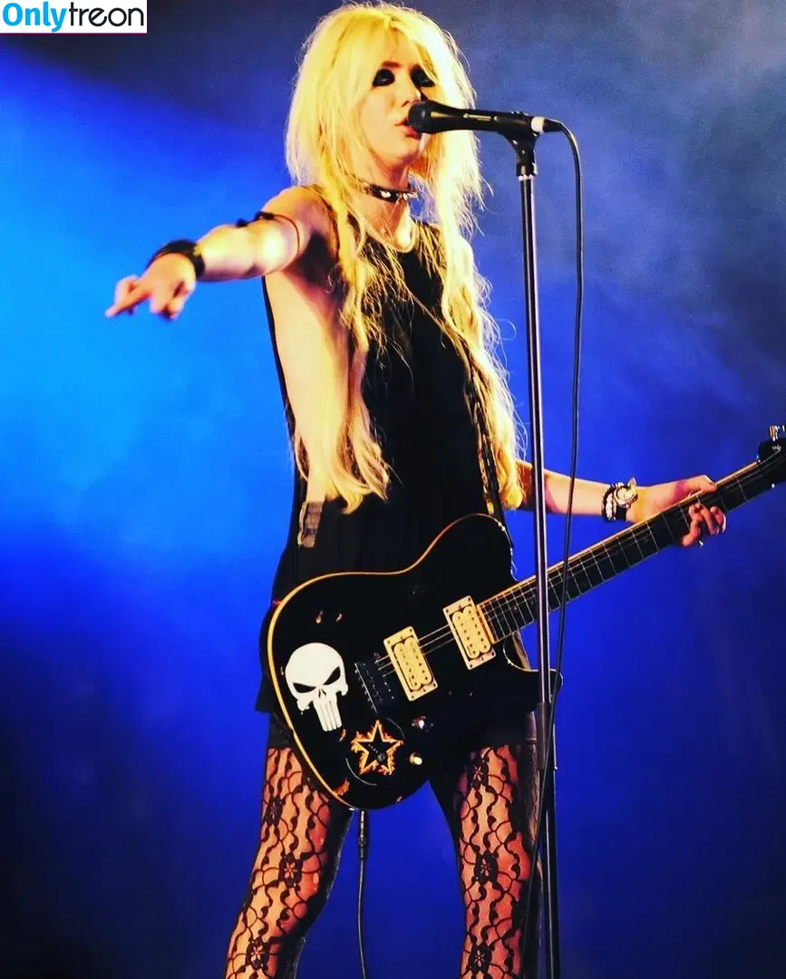 Taylor Momsen nude photo #0080 (aryelsoul / taylormomsen)