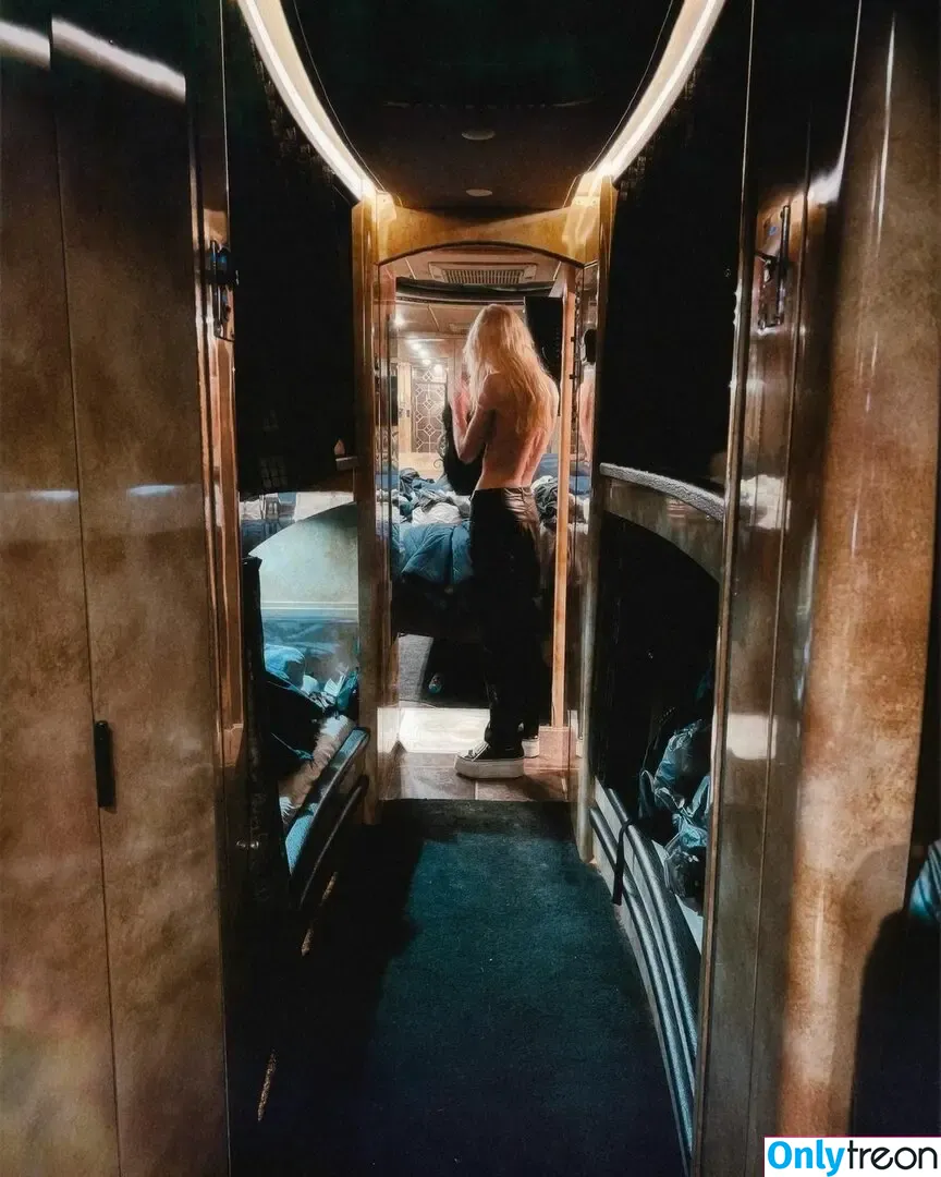 Taylor Momsen nude photo #0101 (aryelsoul / taylormomsen)