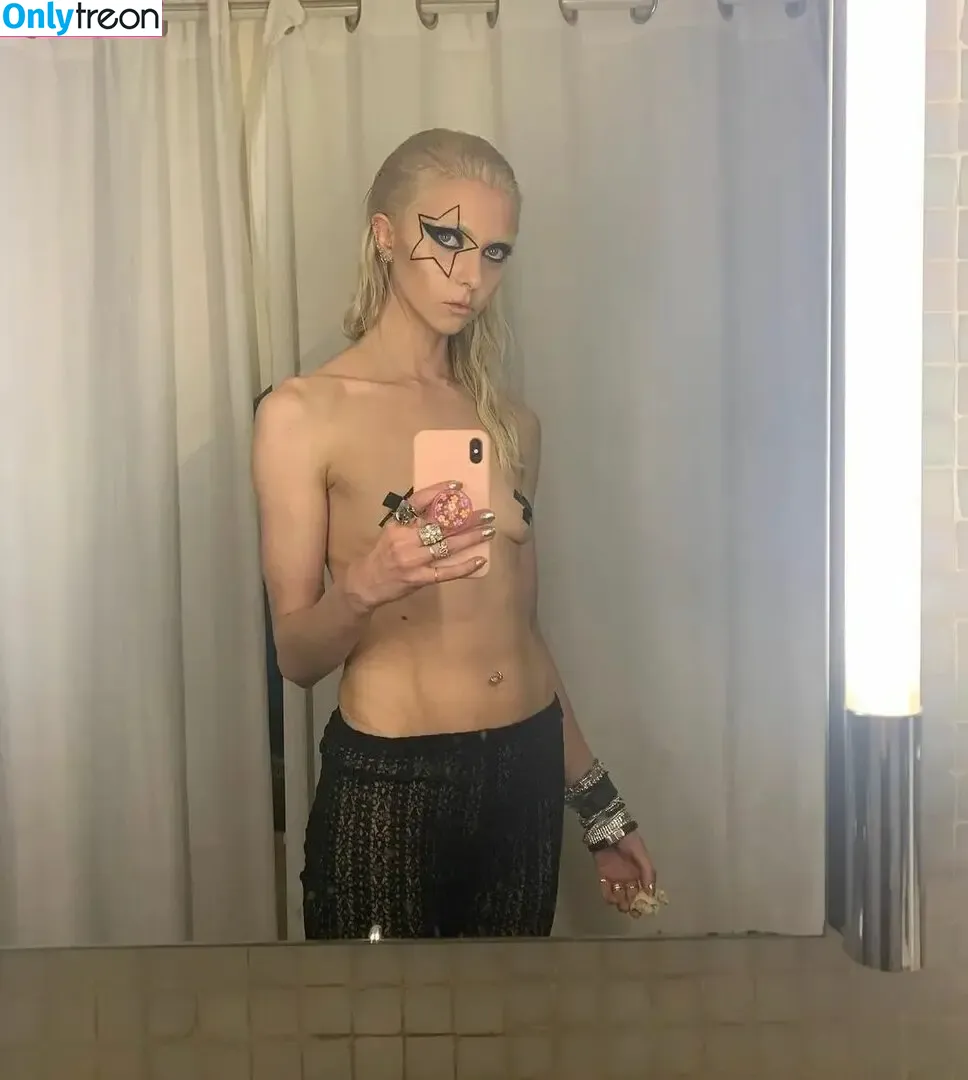 Taylor Momsen nude photo #0159 (aryelsoul / taylormomsen)