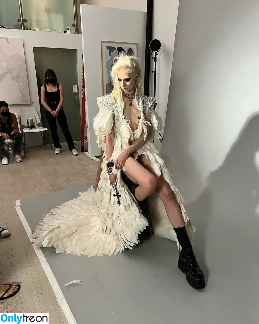 Taylor Momsen nude photo #0162 (aryelsoul / taylormomsen)