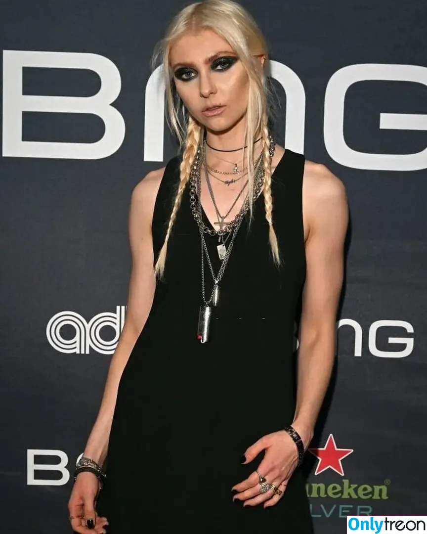 Taylor Momsen nude photo #0225 (aryelsoul / taylormomsen)