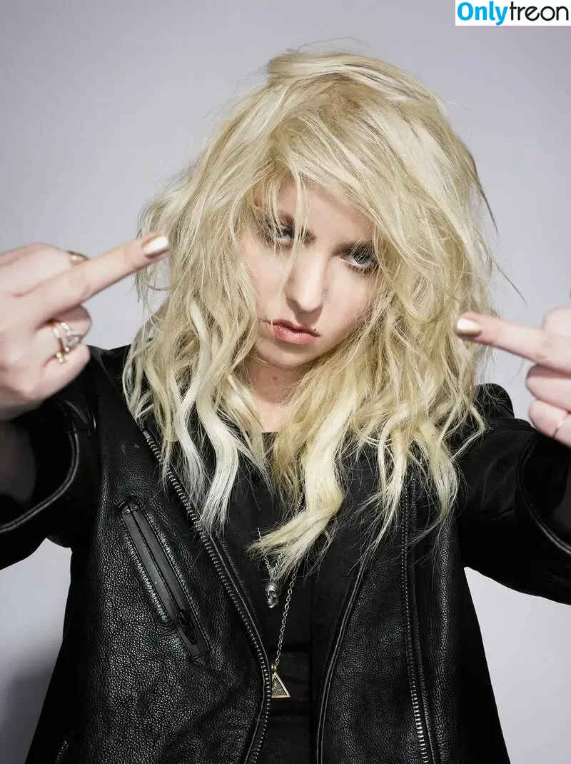 Taylor Momsen nude photo #0234 (aryelsoul / taylormomsen)