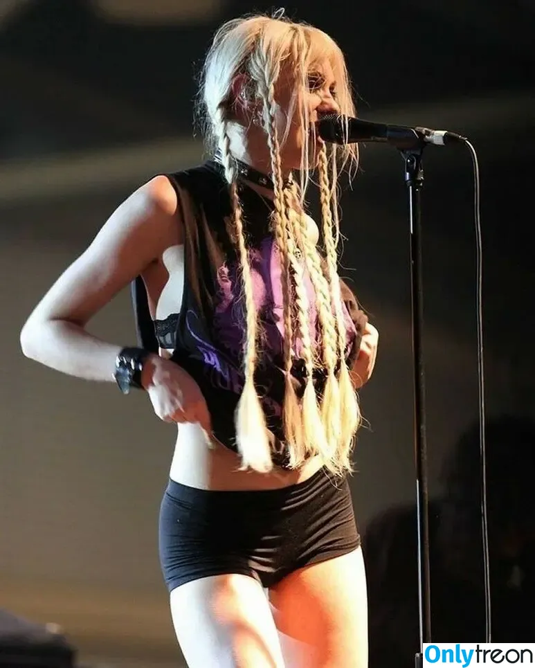 Taylor Momsen nude photo #0272 (aryelsoul / taylormomsen)