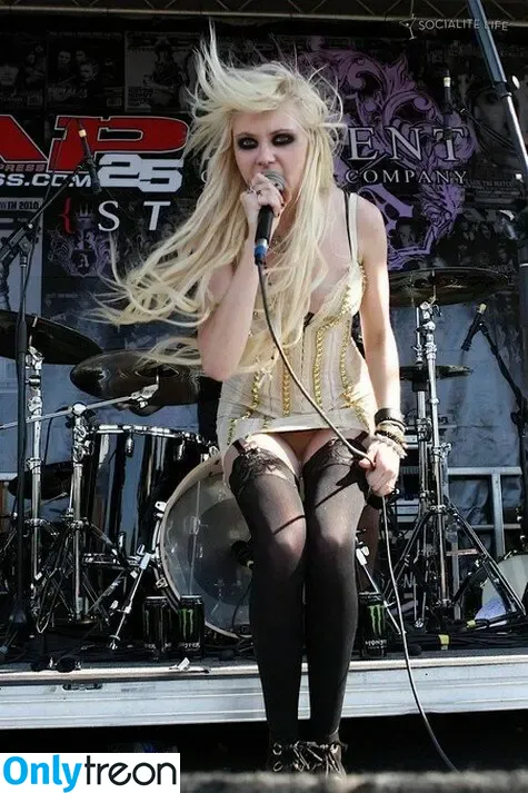 Taylor Momsen nude photo #0277 (aryelsoul / taylormomsen)