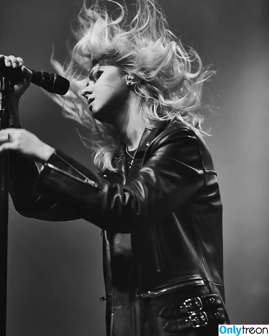 Taylor Momsen nude photo #0333 (aryelsoul / taylormomsen)