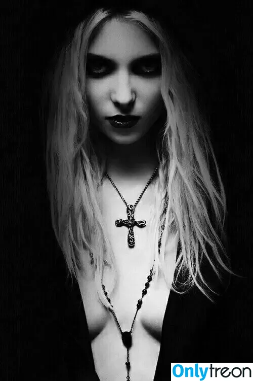Taylor Momsen nude photo #0358 (aryelsoul / taylormomsen)