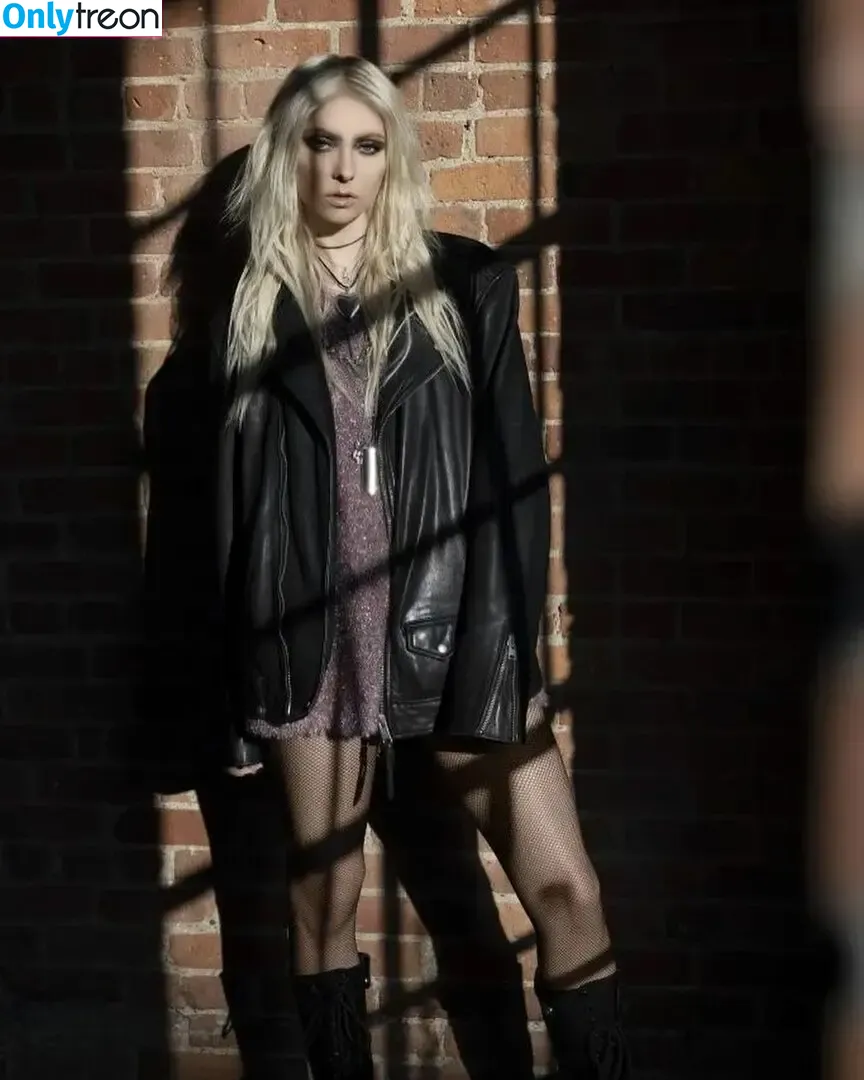 Taylor Momsen nude photo #0372 (aryelsoul / taylormomsen)