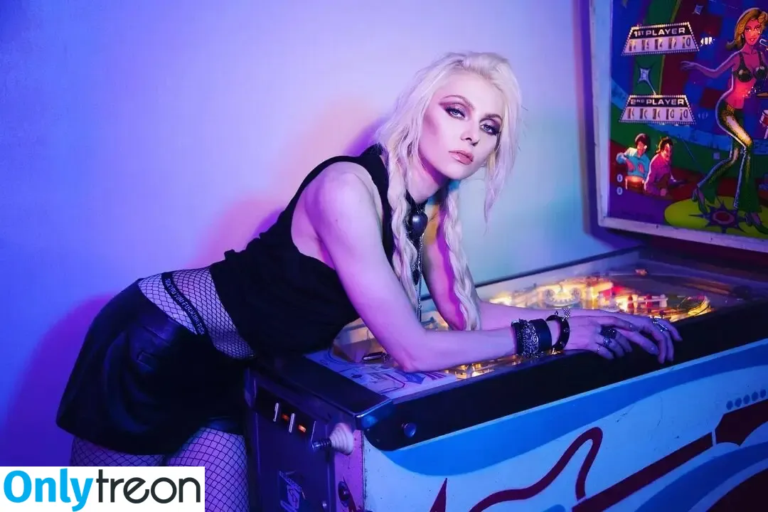 Taylor Momsen nude photo #0381 (aryelsoul / taylormomsen)