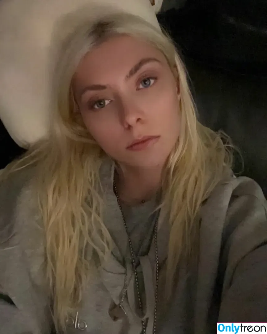 Taylor Momsen nude photo #0401 (aryelsoul / taylormomsen)