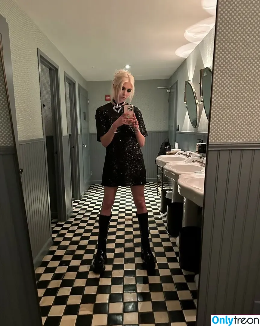 Taylor Momsen nude photo #0445 (aryelsoul / taylormomsen)