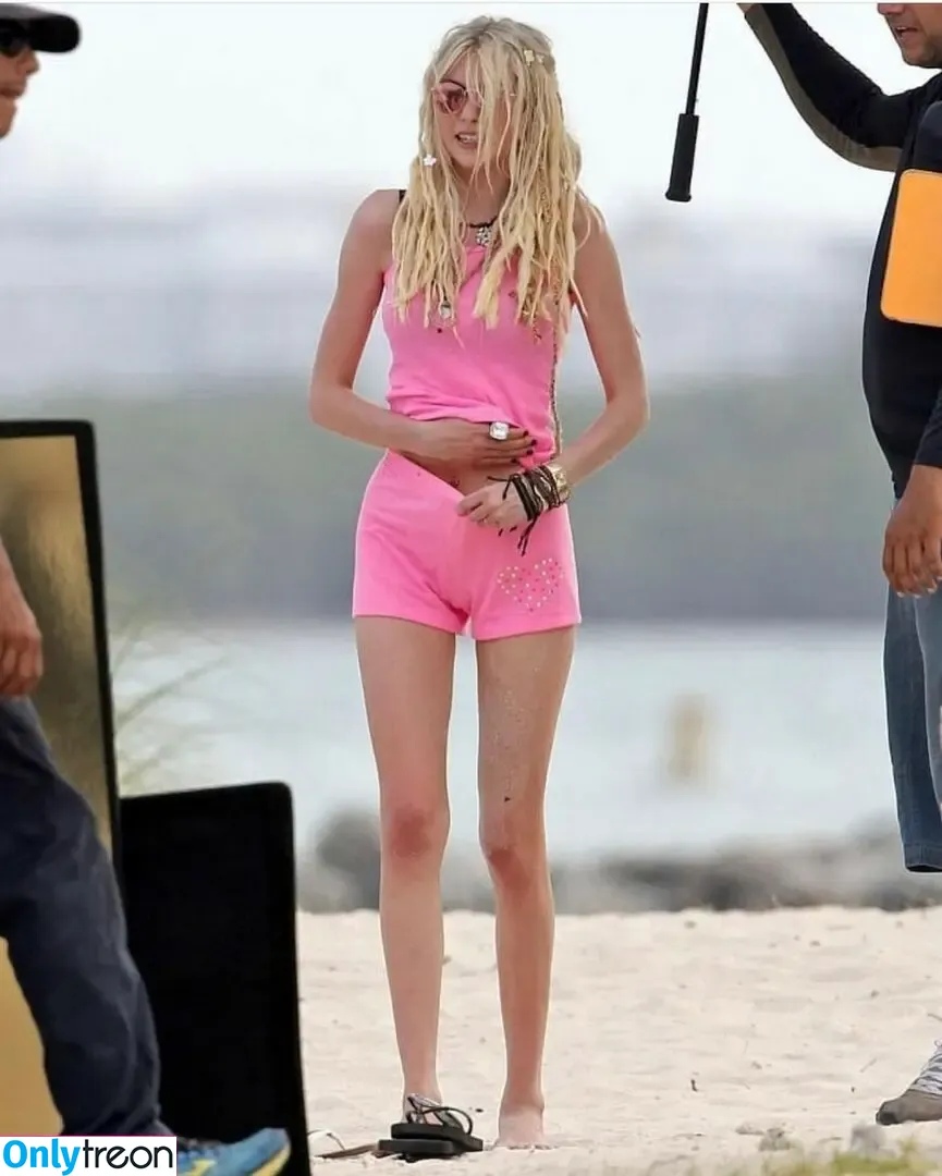 Taylor Momsen nude photo #0520 (aryelsoul / taylormomsen)