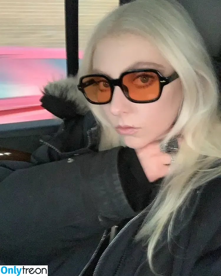 Taylor Momsen nude photo #0549 (aryelsoul / taylormomsen)