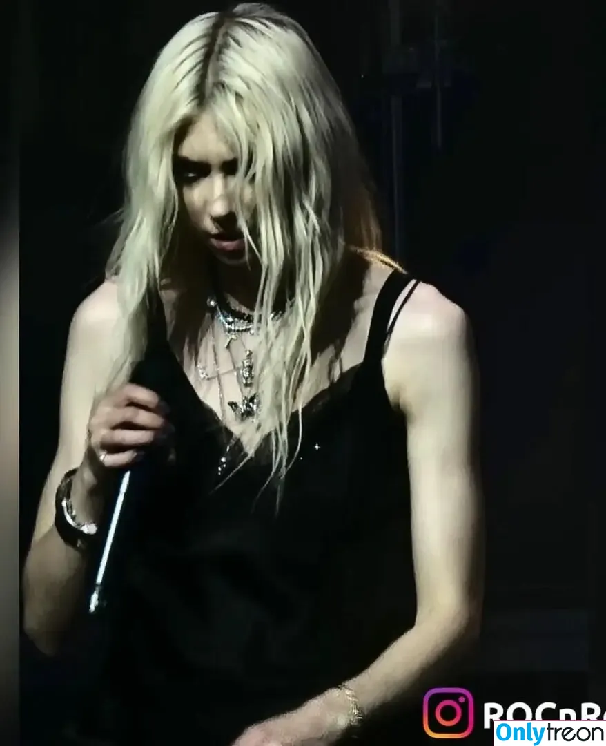Taylor Momsen nude photo #0562 (aryelsoul / taylormomsen)