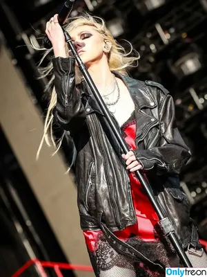 Taylor Momsen / aryelsoul / taylormomsen nude photo #1075