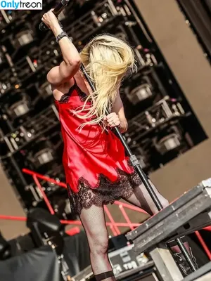 Taylor Momsen / aryelsoul / taylormomsen nude photo #1083