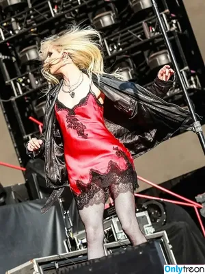 Taylor Momsen / aryelsoul / taylormomsen nude photo #1086